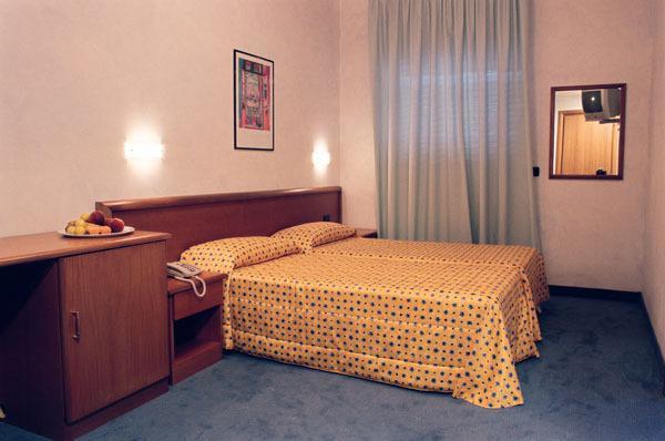 Hotel Italia Carmagnola Quarto foto