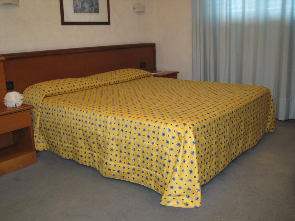 Hotel Italia Carmagnola Quarto foto