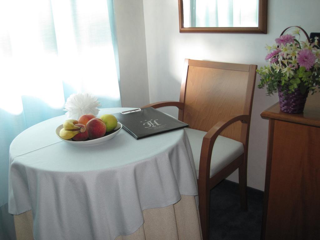 Hotel Italia Carmagnola Quarto foto